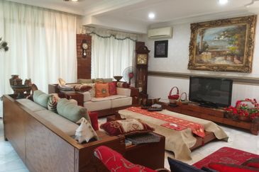 OUG/ Salak Selatan 3 Storey Semi D For Sale