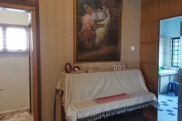 OUG/ Salak Selatan 3 Storey Semi D For Sale