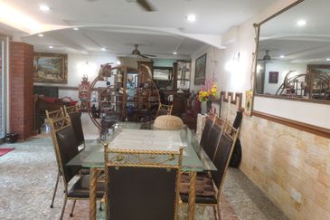 OUG/ Salak Selatan 3 Storey Semi D For Sale