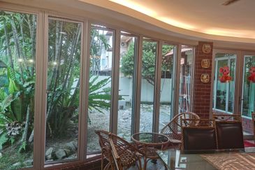 OUG/ Salak Selatan 3 Storey Semi D For Sale