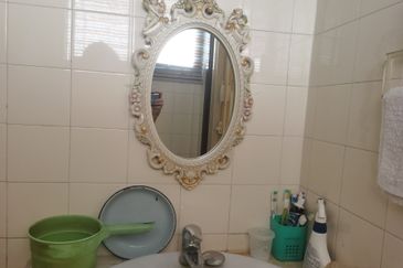 OUG/ Salak Selatan 3 Storey Semi D For Sale