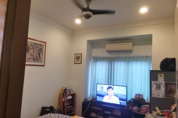 OUG/ Salak Selatan 3 Storey Semi D For Sale