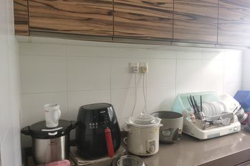 OUG/ Salak Selatan 3 Storey Semi D For Sale