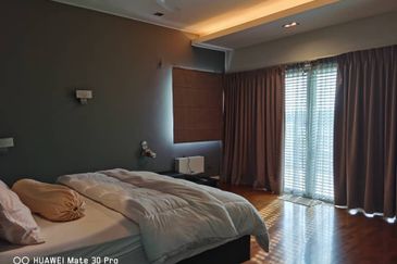 OUG/Taman Yarl 3 Storey Semi D For Sale