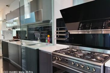 OUG/Taman Yarl 3 Storey Semi D For Sale