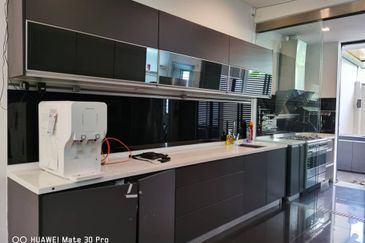 OUG/Taman Yarl 3 Storey Semi D For Sale