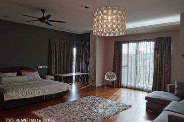 OUG/Taman Yarl 3 Storey Semi D For Sale