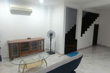 OUG/Happy Garden Ground Floor Townhouse For Rent