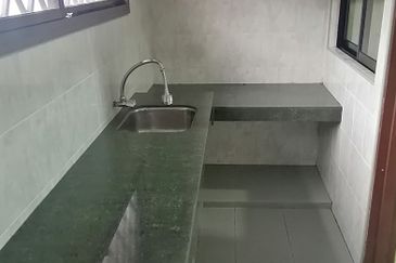 OUG/Happy Garden Ground Floor Townhouse For Rent