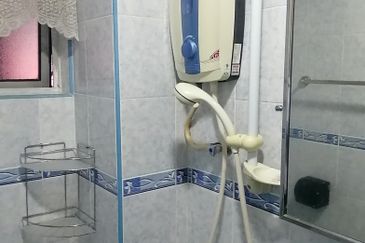 OUG/Happy Garden Ground Floor Townhouse For Rent