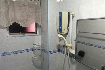 OUG/Happy Garden Ground Floor Townhouse For Rent