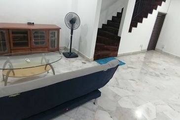 OUG/Happy Garden Ground Floor Townhouse For Rent