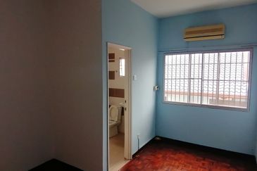 OUG/Happy Garden Ground Floor Townhouse For Rent