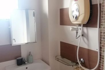 OUG/Happy Garden Ground Floor Townhouse For Rent