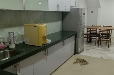 OUG/Happy Garden Ground Floor Townhouse For Rent