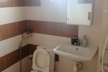 OUG/Happy Garden Ground Floor Townhouse For Rent