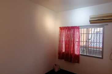 OUG/Happy Garden Ground Floor Townhouse For Rent