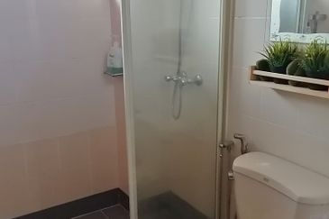 OUG/Happy Garden Gated Guarded 3 Storey Terrace