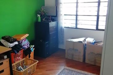 OUG/Happy Garden Gated Guarded 3 Storey Terrace