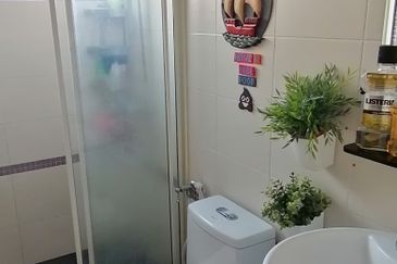 OUG/Happy Garden Gated Guarded 3 Storey Terrace