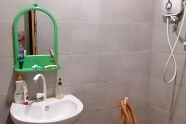 OUG/Happy Garden Rebuilt 2 Storey Terrace For Sale