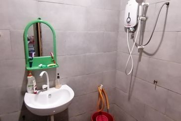 OUG/Happy Garden Rebuilt 2 Storey Terrace For Sale