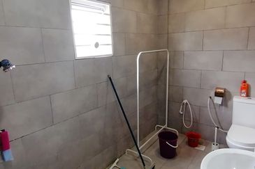 OUG/Happy Garden Rebuilt 2 Storey Terrace For Sale