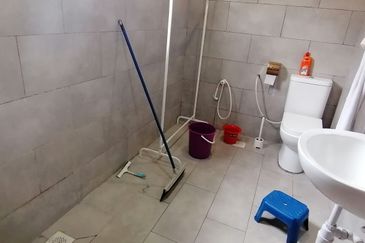 OUG/Happy Garden Rebuilt 2 Storey Terrace For Sale