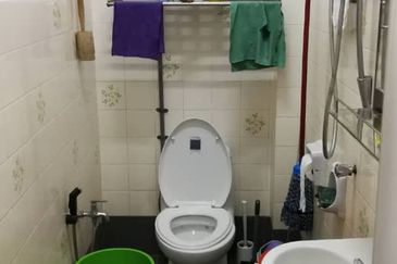 OUG/Happy Garden Fully Furnished 2 Storey Terrace 