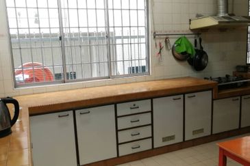 OUG/Happy Garden Fully Furnished 2 Storey Terrace 