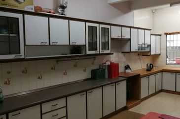 OUG/Happy Garden Fully Furnished 2 Storey Terrace 