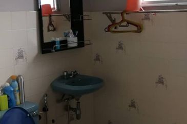 OUG/Happy Garden Fully Furnished 2 Storey Terrace 