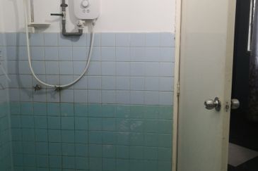 OUG/Old Klang Road Bungalow Basement Floor for Rent