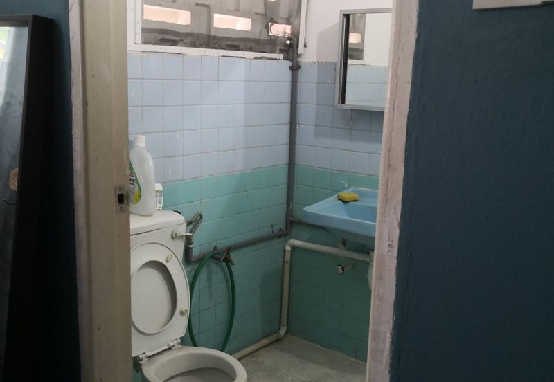 OUG/Old Klang Road Bungalow Basement Floor for Rent