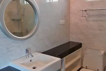 OUG/Taman Yarl 3 Storey Full Renovated Bungalow