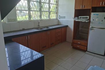 OUG/Happy Garden 3 Storey Corner Terrace House