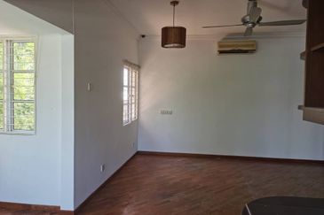 OUG/Happy Garden 3 Storey Corner Terrace House