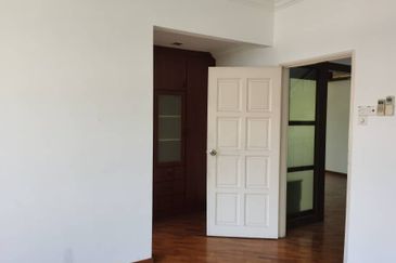 OUG/Happy Garden 3 Storey Corner Terrace House