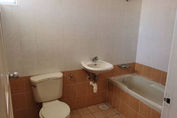 OUG/Happy Garden 3 Storey Corner Terrace House