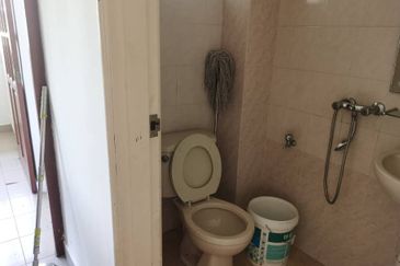 OUG/Happy Garden 3 Storey Corner Terrace House