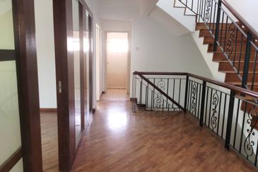 OUG/Happy Garden 3 Storey Corner Terrace House