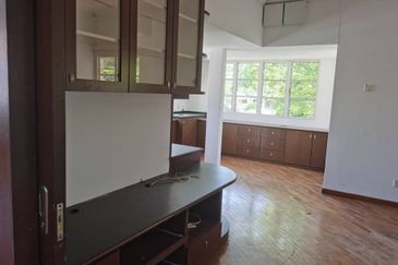 OUG/Happy Garden 3 Storey Corner Terrace House