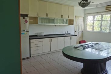 OUG/Happy Garden 3 Storey Corner Terrace House