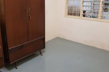 OUG/Happy Garden 1 Storey Terrace For Rent