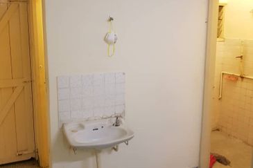 OUG/Happy Garden 1 Storey Terrace For Rent