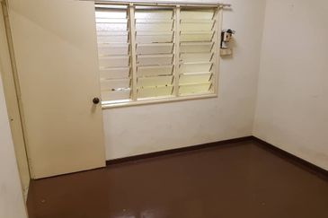 OUG/Happy Garden 1 Storey Terrace For Rent