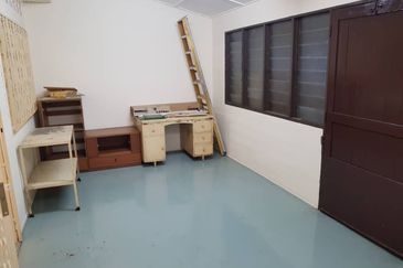 OUG/Happy Garden 1 Storey Terrace For Rent