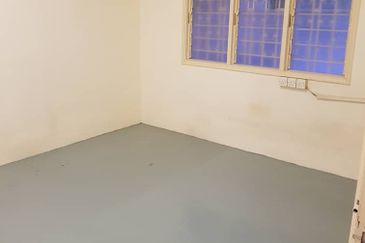 OUG/Happy Garden 1 Storey Terrace For Rent