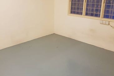 OUG/Happy Garden 1 Storey Terrace For Rent