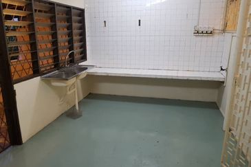 OUG/Happy Garden 1 Storey Terrace For Rent